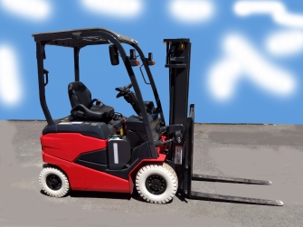 浜松市中央区流通元町　工場内フォークリフトで車部品の運搬 FSM080331